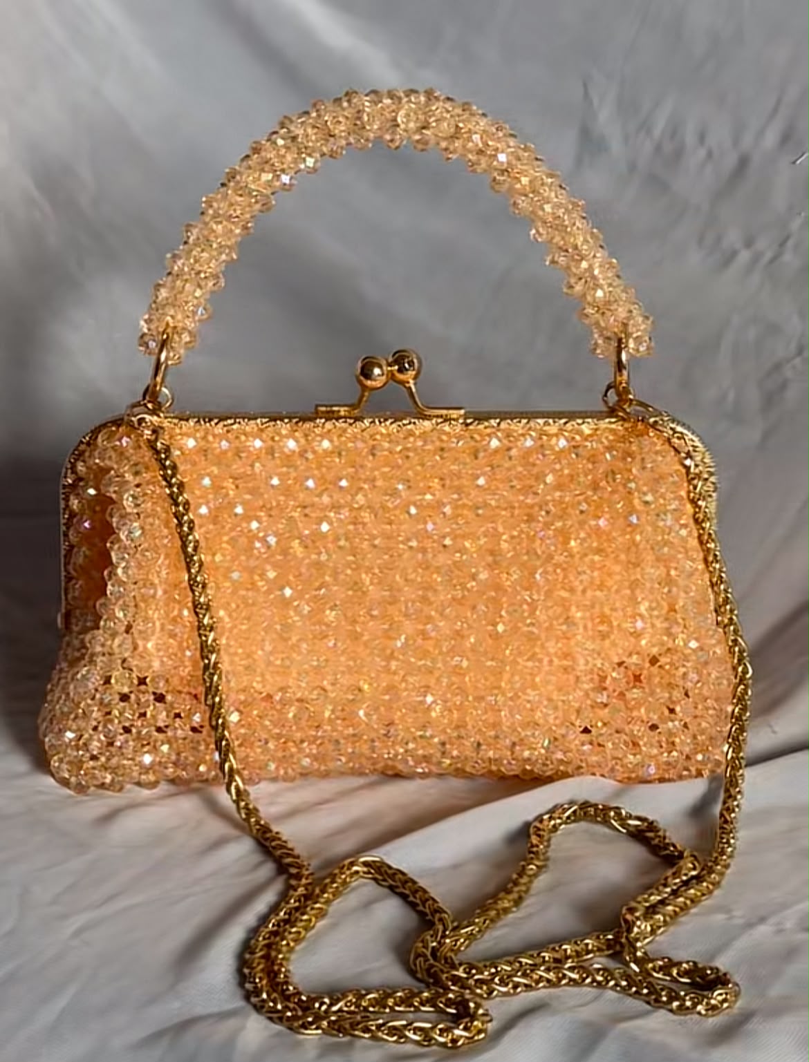 Sac perlé champagne avec chaîne dorée
